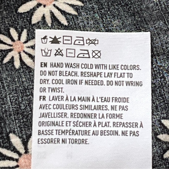 American Eagle Cropped Floral Black & Cream Button-Up Women's Blouse Size Medium - Picture 9 of 10